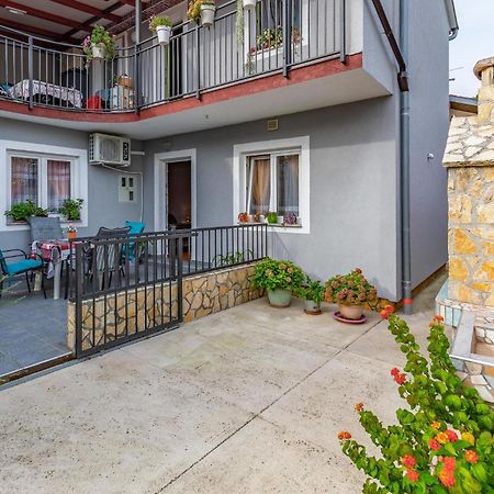 Lovely Apartment In Premantura With Wifi 외부 사진