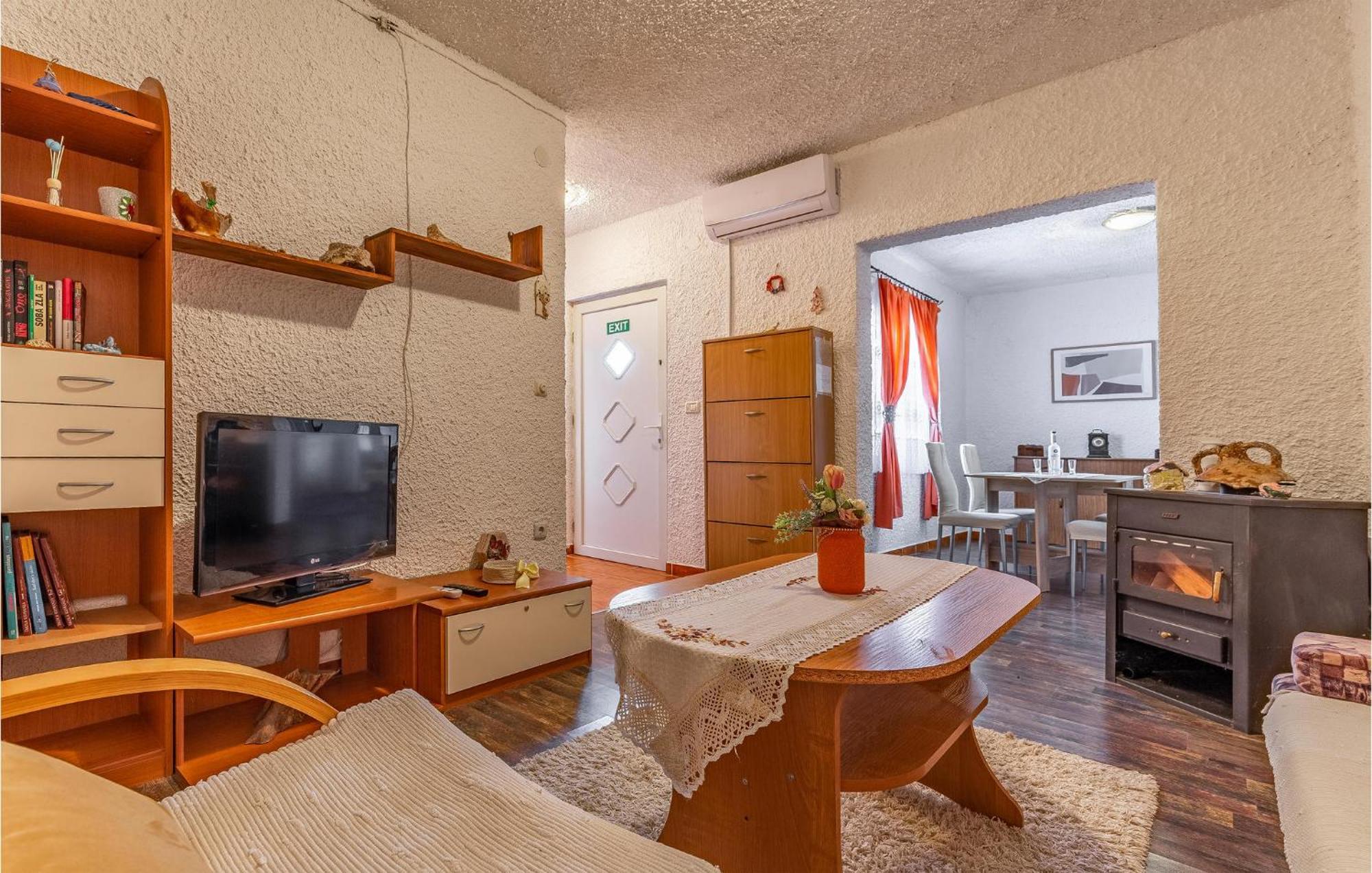 Lovely Apartment In Premantura With Wifi 외부 사진
