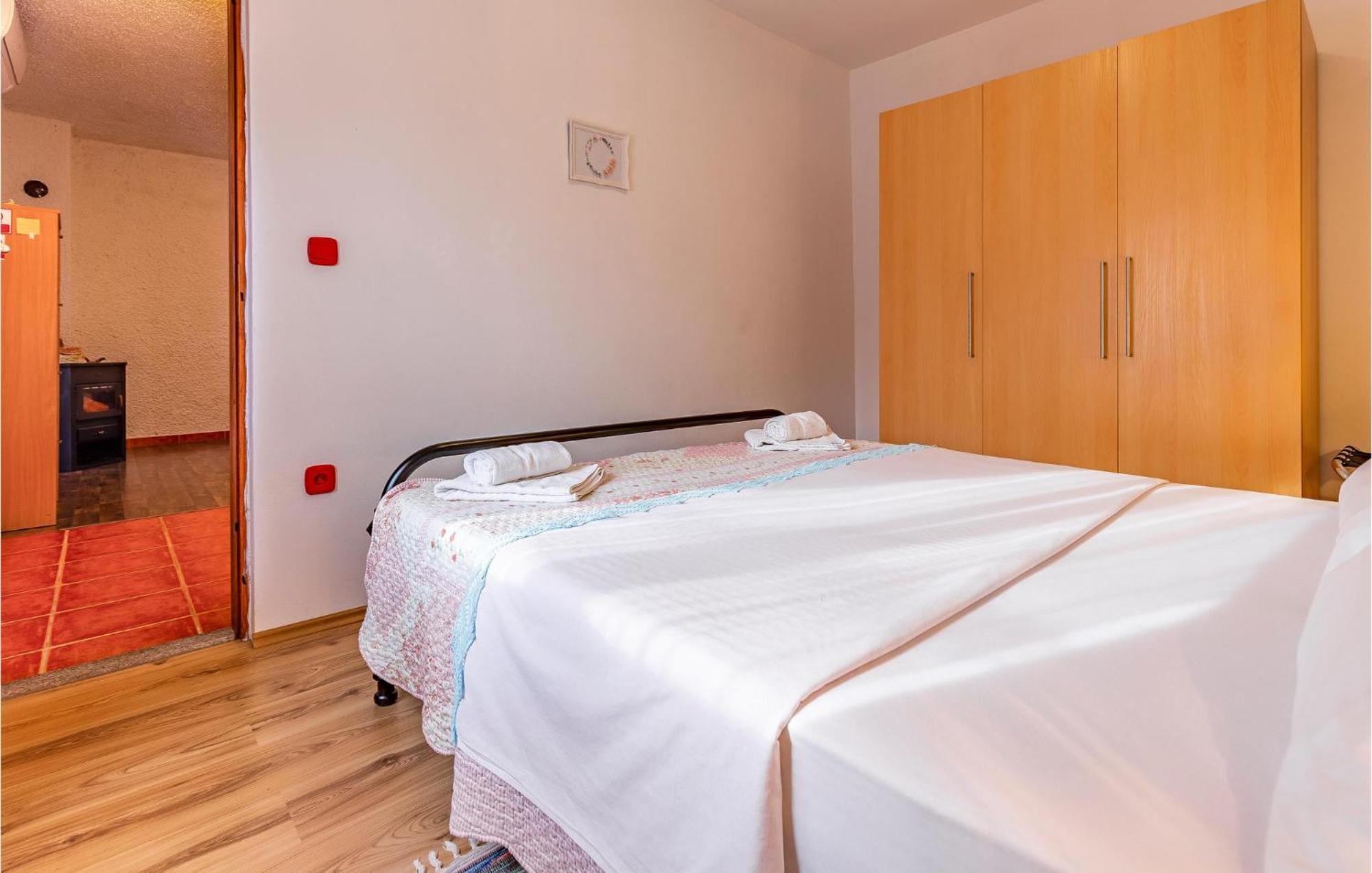 Lovely Apartment In Premantura With Wifi 외부 사진